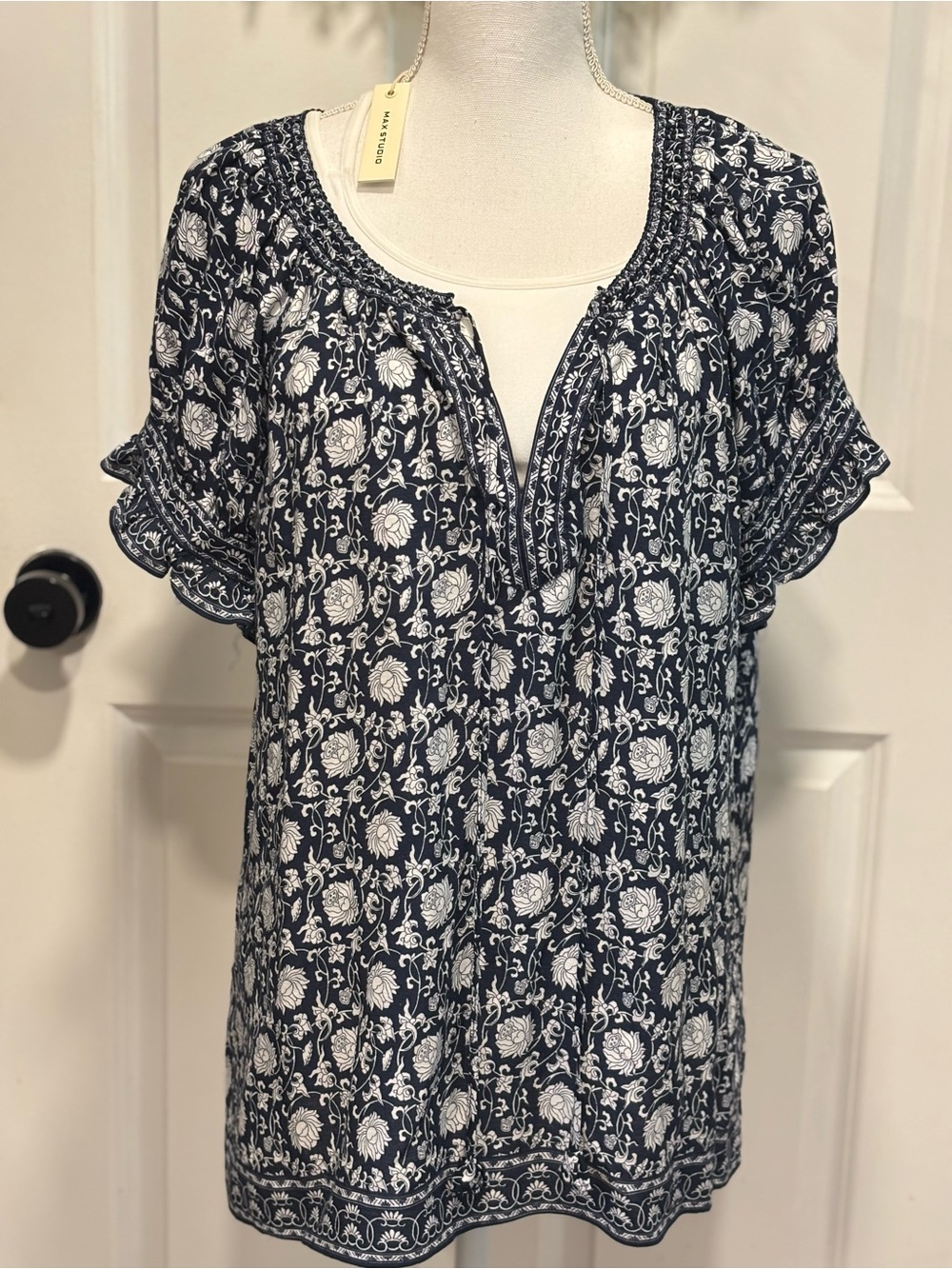 Max Studio Women's Navy Floral Split-Neck Blouse - NWT Sz XL